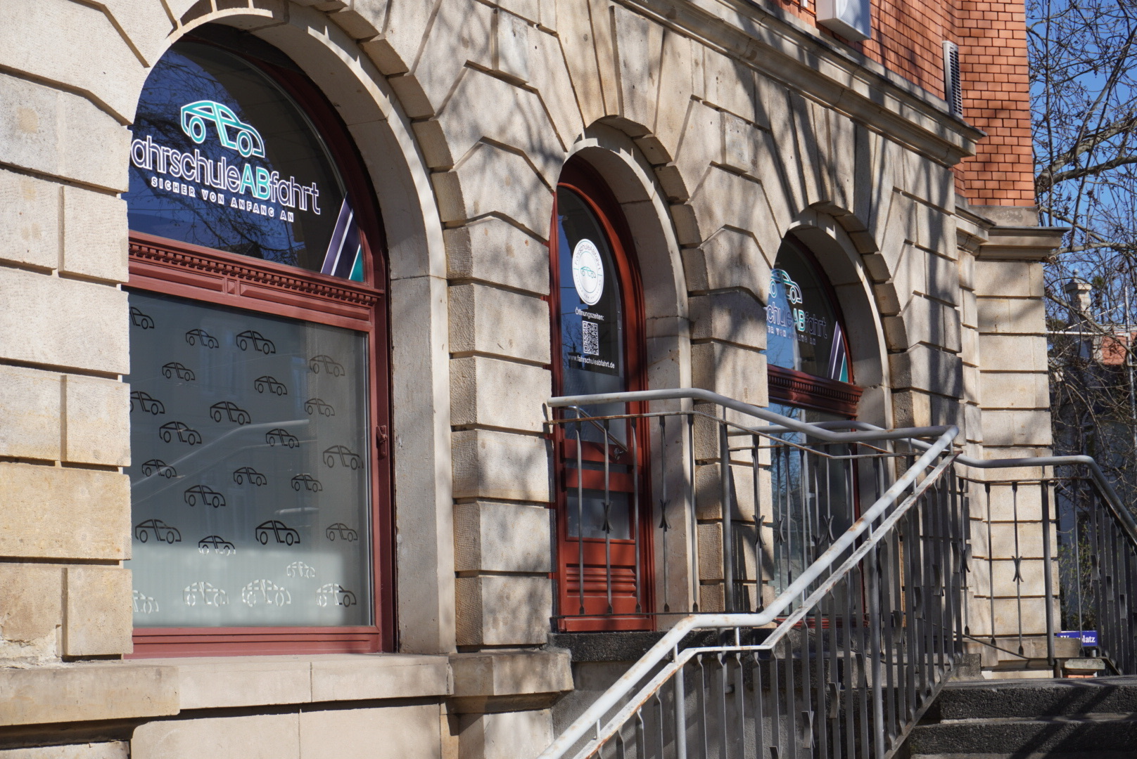 Unsere Eingangstür mit Fahrschullogo